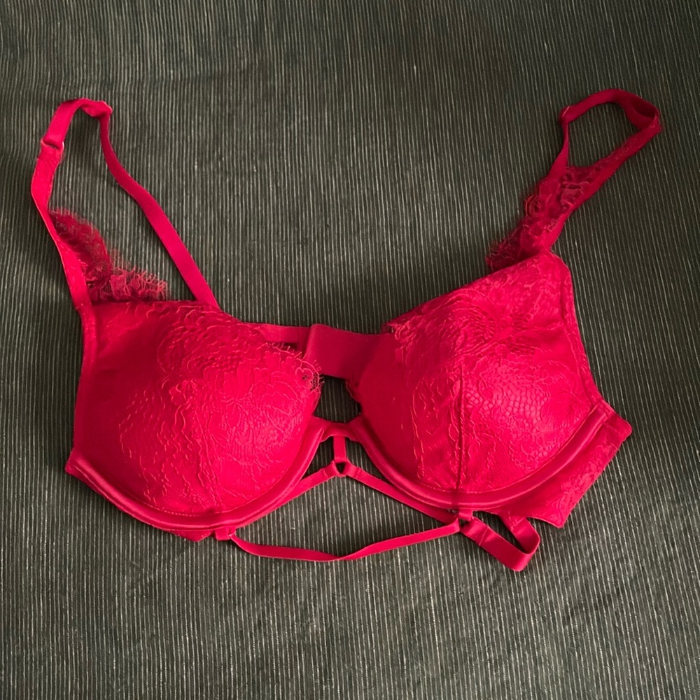 Victoria’s Secret Very Sexy Lightly Lined Plunge Bra